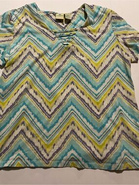 Caribbean Joe Short Sleeve Chevron Top in Teal, Lime & Gray